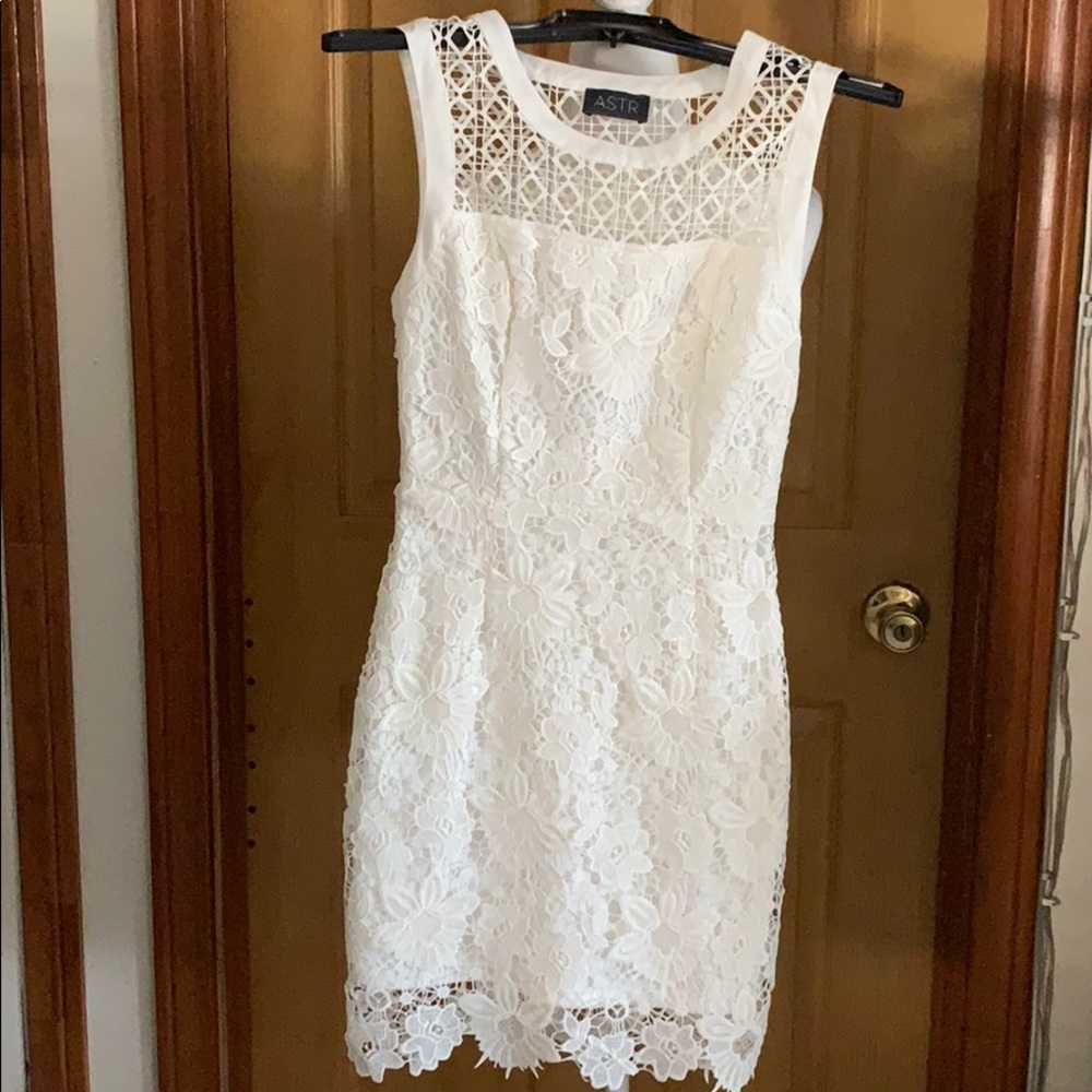 NWOT ASTR white fitted lace dress